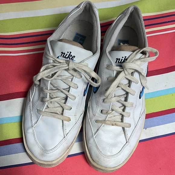 VINTAGE WOMEN’S SIZE 11/EURO 43 LEATHER NIKE RETRO GTS SHOE W/BLUE SWOOSH - Picture 7 of 10